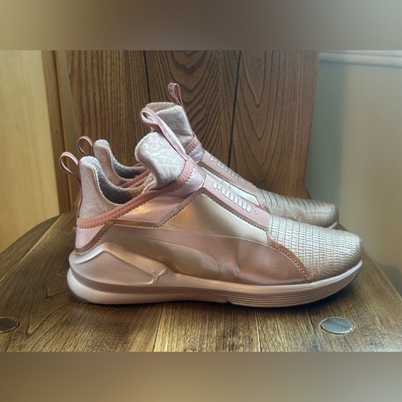 SOLD-PUMA Kylie Jenner Fierce Metalic Trainer Rose Gold 189865-02 - Size 7.5 - Picture 6 of 9